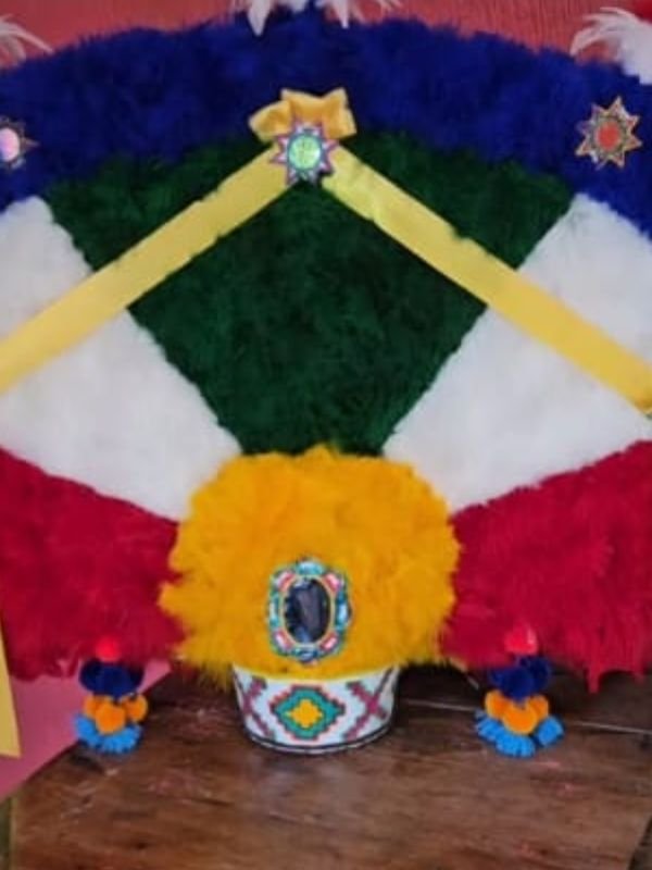 ES UN SEÑOR CON SOMBRERO 1
